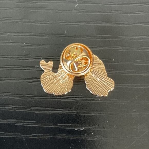 The Very Hungry Caterpillar Enamel Pin Brooch Green & Red Metal Lapel Pin - Picture 2 of 3